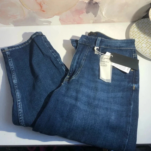 . Guess Jeans Jacqueline Relaxed Fit Cropped Mid Rise Medium Wash - Picture 2 of 4